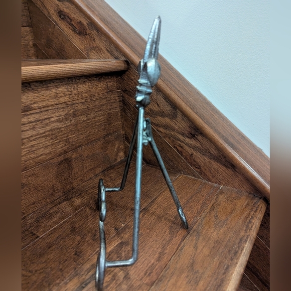 Vintage Fleur De Lis Antiqued Metal Plate Holder, Photo Easel Holder - Picture 5 of 7